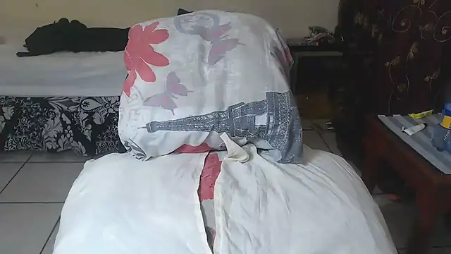Snapshot of Moiii_Lekker_Meddei chatting on July 29, 2026, 5:28 am Moiii Lekker Meddei online show from July 29, 2026, 5:28 am