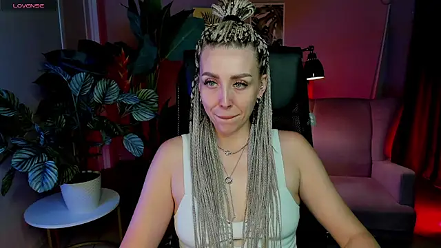 Snapshot of MonicaRiley chatting on June 17, 2026, 4:39 pm MonicaRiley online show from June 17, 2026, 4:39 pm