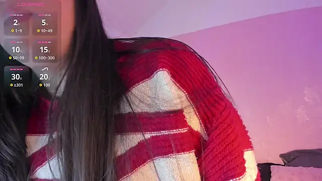 Snapshot of Emily_Roussee chatting on May 14, 2026, 11:29 am Emily Roussee online show from May 14, 2026, 11:29 am