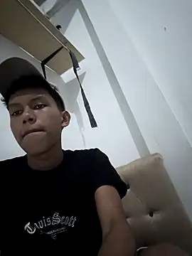Snapshot of ElJohan5 chatting on May 3, 2026, 10:46 pm ElJohan5 online show from May 3, 2026, 10:46 pm