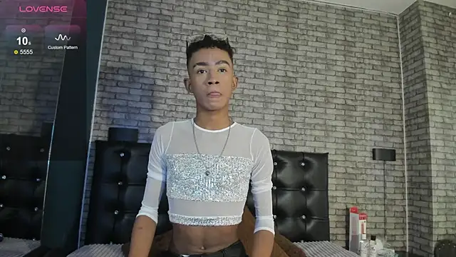 Snapshot of patrick_lovee chatting on April 4, 2026, 7:42 pm patrick lovee online show from April 4, 2026, 7:42 pm