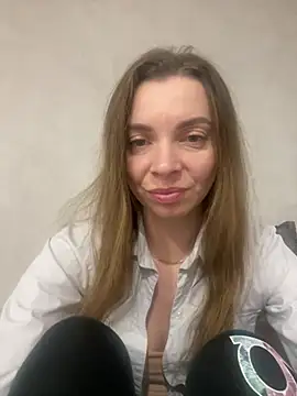 Snapshot of Luna2547 chatting on March 3, 2026, 8:49 pm Luna2547 online show from March 3, 2026, 8:49 pm