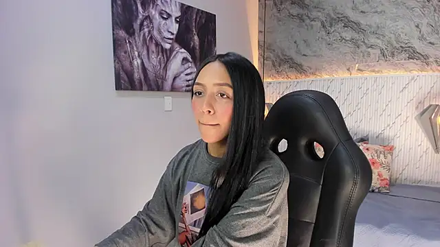 Snapshot of Esmeralda__18 chatting on May 2, 2026, 7:52 pm Esmeralda 18 online show from May 2, 2026, 7:52 pm