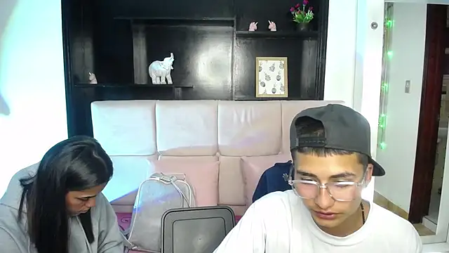  chloe 1 online show from April 12, 2026, 3:21 am