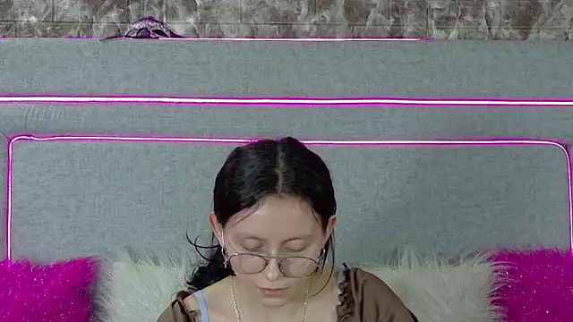 Snapshot of Naomimolie chatting on July 16, 2026, 12:02 pm Naomimolie online show from July 16, 2026, 12:02 pm