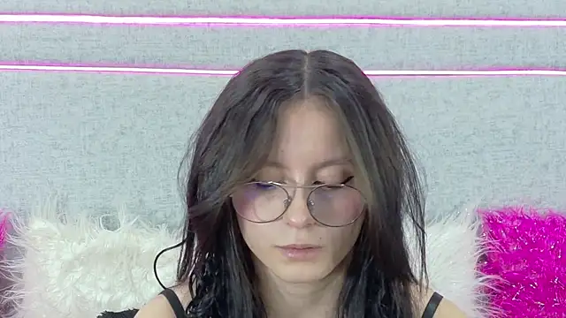 Snapshot of Naomimolie chatting on July 27, 2026, 5:53 pm Naomimolie online show from July 27, 2026, 5:53 pm