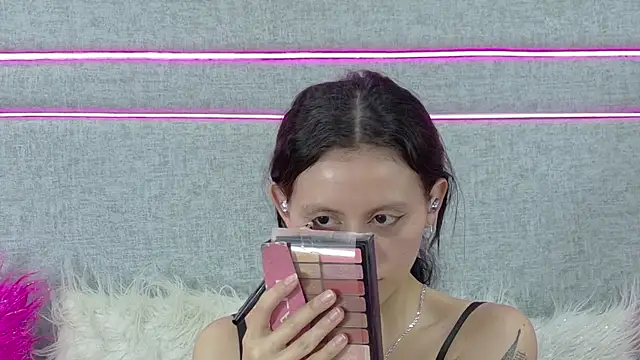 Snapshot of Naomimolie chatting on July 22, 2026, 12:40 pm Naomimolie online show from July 22, 2026, 12:40 pm
