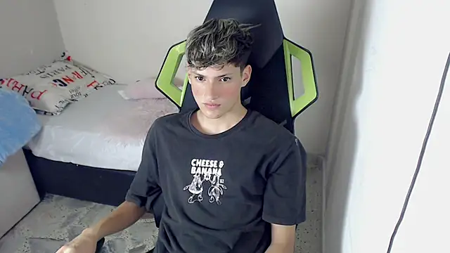 Snapshot of Pablito_junior chatting on June 2, 2026, 12:43 am Pablito junior online show from June 2, 2026, 12:43 am