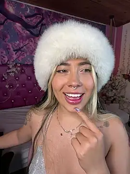 Snapshot of ManuelaVeeleez chatting on July 19, 2026, 5:42 pm ManuelaVeeleez online show from July 19, 2026, 5:42 pm