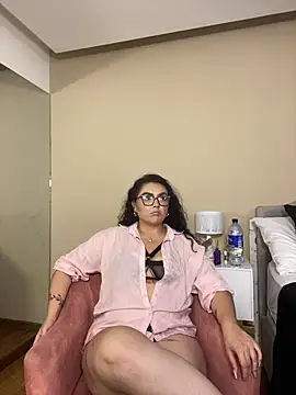 AlmaraRouge online show from April 23, 2026, 8:10 pm