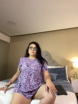 Snapshot of AlmaraRouge chatting on June 23, 2026, 9:13 pm AlmaraRouge online show from June 23, 2026, 9:13 pm