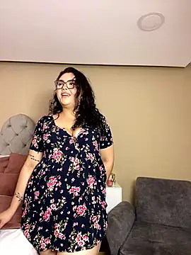 Snapshot of AlmaraRouge chatting on May 21, 2026, 8:17 pm AlmaraRouge online show from May 21, 2026, 8:17 pm