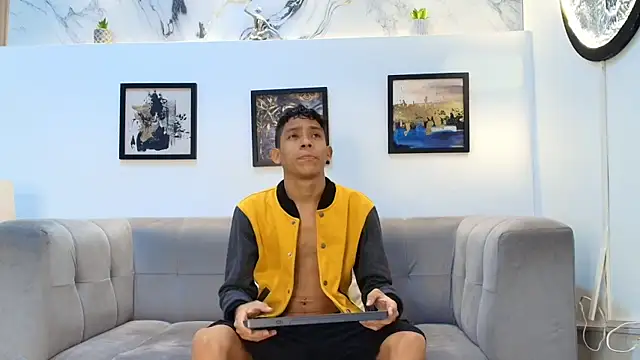 SKINNY BOYXXX online show from April 14, 2026, 7:13 am