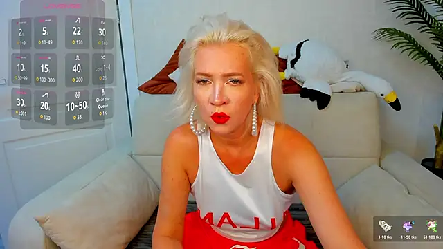 Snapshot of Ledi_Luna chatting on June 22, 2026, 8:33 am Ledi Luna online show from June 22, 2026, 8:33 am