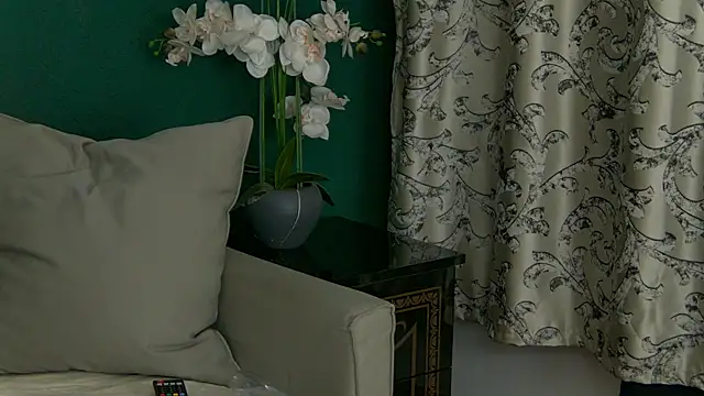 Snapshot of SkinnyNatty chatting on May 2, 2026, 3:56 am SkinnyNatty online show from May 2, 2026, 3:56 am