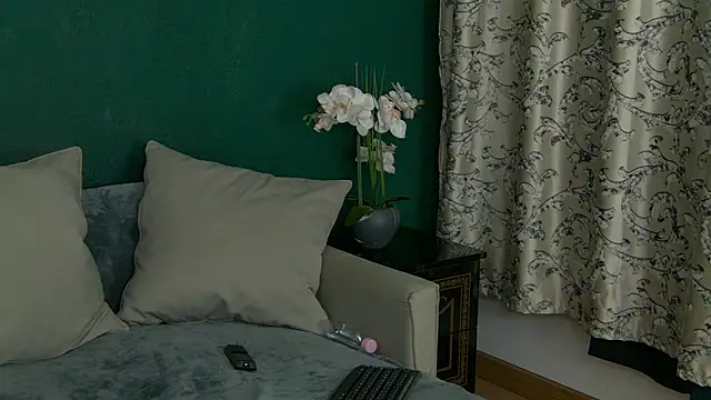 Snapshot of SkinnyNatty chatting on May 1, 2026, 3:55 am SkinnyNatty online show from May 1, 2026, 3:55 am