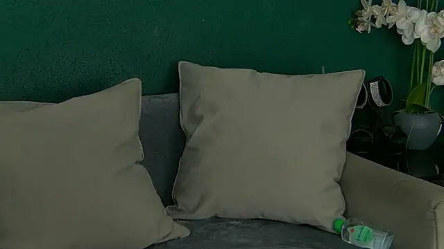 Snapshot of SkinnyNatty chatting on May 20, 2026, 3:47 am SkinnyNatty online show from May 20, 2026, 3:47 am