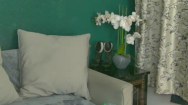 Snapshot of SkinnyNatty chatting on May 25, 2026, 3:50 am SkinnyNatty online show from May 25, 2026, 3:50 am