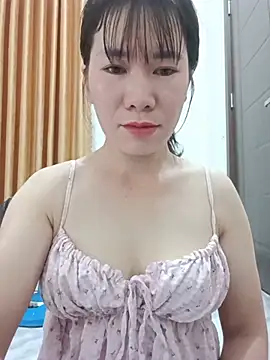 Snapshot of Bondgirl_9 chatting on July 16, 2026, 10:40 pm Bondgirl 9 online show from July 16, 2026, 10:40 pm