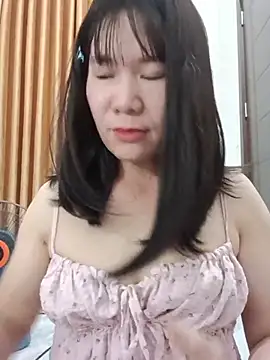 Snapshot of Bondgirl_9 chatting on July 13, 2026, 4:28 pm Bondgirl 9 online show from July 13, 2026, 4:28 pm