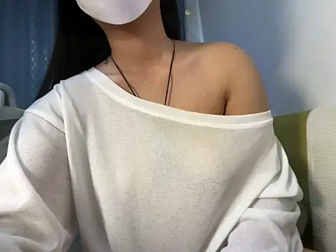 Snapshot of Titi-005 chatting on May 13, 2026, 10:55 am Titi-005 online show from May 13, 2026, 10:55 am
