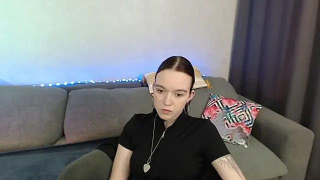 Snapshot of SunyLily chatting on May 3, 2026, 6:07 am SunyLily online show from May 3, 2026, 6:07 am