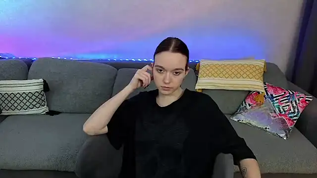 Snapshot of SunyLily chatting on May 14, 2026, 6:32 am SunyLily online show from May 14, 2026, 6:32 am