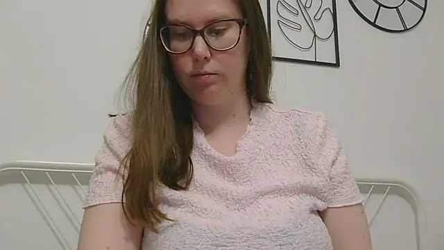Snapshot of CelineThompson chatting on April 3, 2026, 9:10 pm CelineThompson online show from April 3, 2026, 9:10 pm
