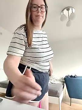 Snapshot of CelineThompson chatting on May 6, 2026, 3:05 pm CelineThompson online show from May 6, 2026, 3:05 pm