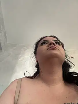 julietalovee online show from April 19, 2026, 8:04 am