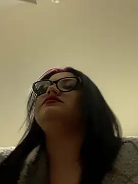 julietalovee online show from April 18, 2026, 7:29 pm