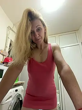 Snapshot of Secret_Ladyx chatting on May 26, 2026, 7:12 pm Secret Ladyx online show from May 26, 2026, 7:12 pm