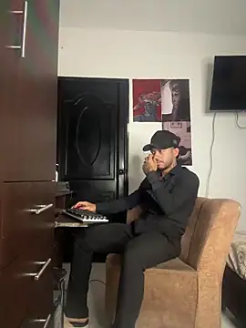 Snapshot of Kenny_romano chatting on May 25, 2026, 1:54 pm Kenny romano online show from May 25, 2026, 1:54 pm
