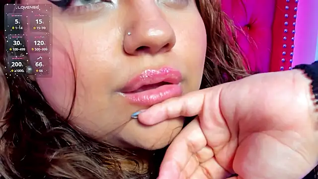 Snapshot of SunnyHoney_ chatting on April 29, 2026, 5:30 pm SunnyHoney online show from April 29, 2026, 5:30 pm