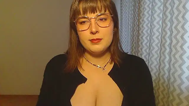 Snapshot of ClaraHard chatting on June 17, 2026, 5:56 pm ClaraHard online show from June 17, 2026, 5:56 pm