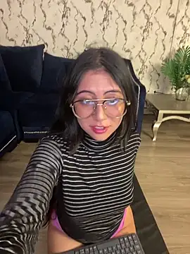 Lunaliaa  online show from March 11, 2026, 5:34 am