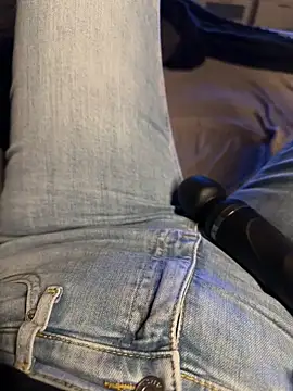Snapshot of aleexii_s chatting on May 1, 2026, 7:08 pm aleexii s online show from May 1, 2026, 7:08 pm