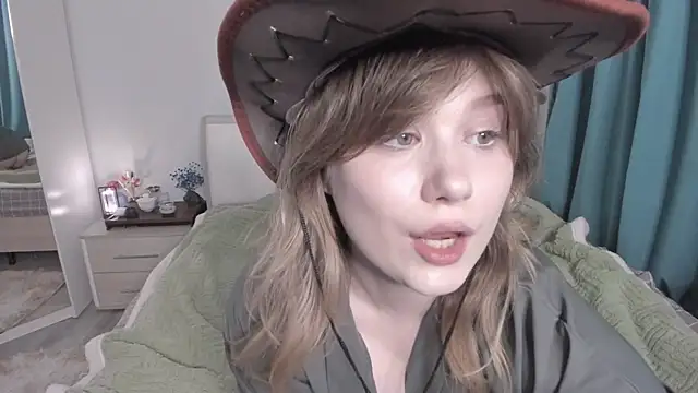 Snapshot of JennyHardy chatting on July 4, 2026, 3:27 pm JennyHardy online show from July 4, 2026, 3:27 pm