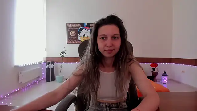 Snapshot of Ellina_Star chatting on June 3, 2026, 8:15 am Ellina Star online show from June 3, 2026, 8:15 am