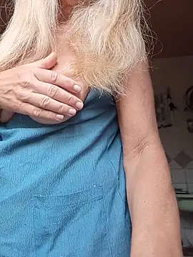 Snapshot of ViktoriaSexi1 chatting on May 17, 2026, 5:51 am ViktoriaSexi1 online show from May 17, 2026, 5:51 am