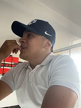 OliverTabordaa online show from April 25, 2026, 9:01 pm