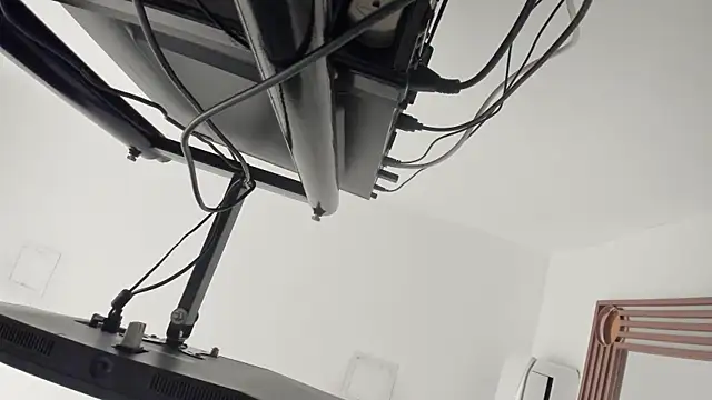 kristen-thomson online show from April 25, 2026, 6:05 am