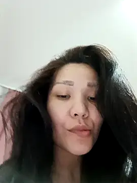 HollyXMolly online show from April 3, 2026, 8:59 pm