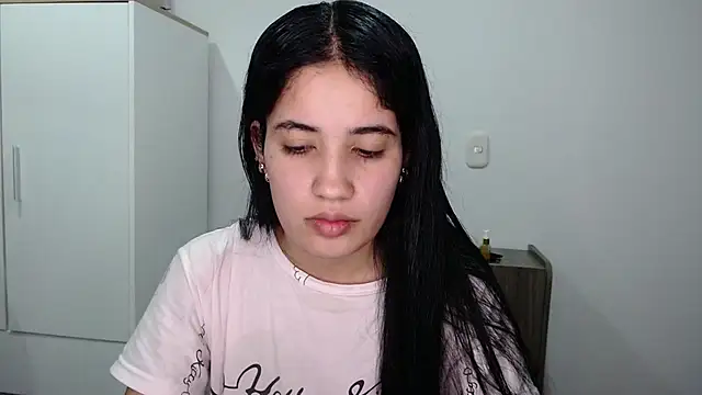 Snapshot of Lucy_engel chatting on April 26, 2026, 11:57 pm Lucy engel online show from April 26, 2026, 11:57 pm