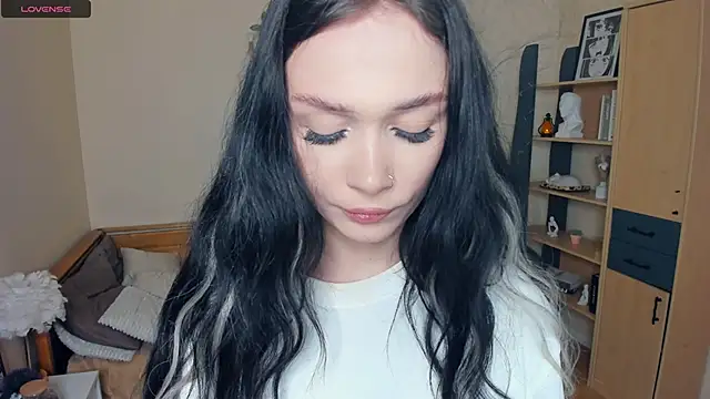 LynnCiprian online show from April 22, 2026, 7:09 pm