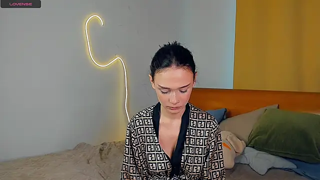 LynnCiprian online show from June 11, 2026, 2:53 am