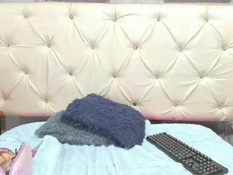 hottie Mia 1 online show from March 21, 2026, 9:14 am