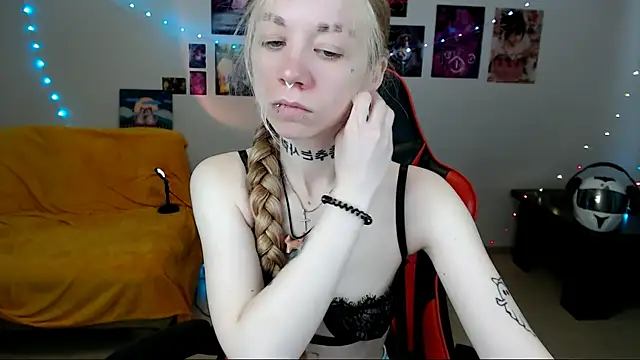 Snapshot of Nica_Kawaii chatting on July 26, 2026, 1:18 pm Nica Kawaii online show from July 26, 2026, 1:18 pm