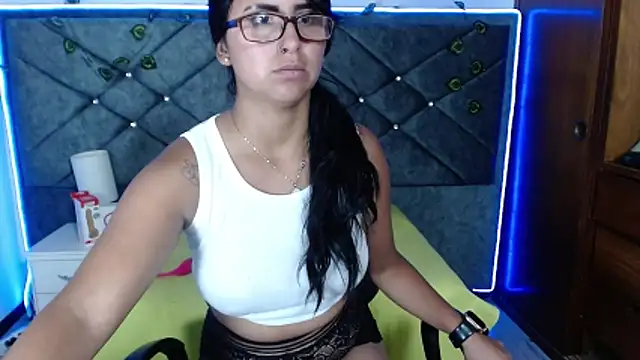 Alisha Gamskar13 online show from April 15, 2026, 1:26 pm