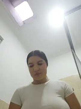 Snapshot of Pretty_Julieta chatting on April 25, 2026, 9:45 pm Pretty Julieta online show from April 25, 2026, 9:45 pm